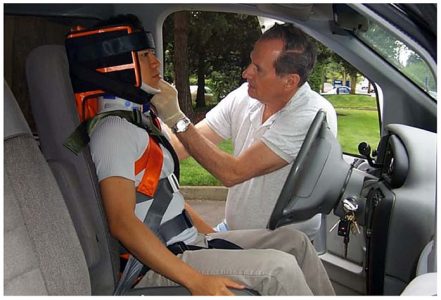 OREGON SPINE SPLINT II – International Orange immobilising patient in a vehicle